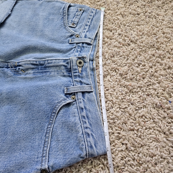 Vintage Levi's 519 Women's Light Wash Blue Denim Cutoff Shorts - Picture 9 of 14
